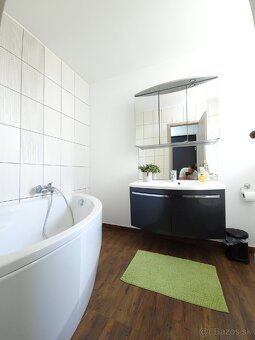 Moderný rodinný dom s veľkou terasou a pozemkom 884 m² – Koš