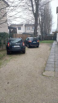 Vlčkovce- Priestranný 2-izbový byt (70,30 m2+ podkrovná izba