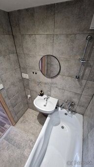 Na predaj moderný 3-izbový byt s výmerou 65 m² na sídlisku 1