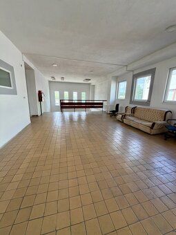 Ponúkame na prenájom multifunkčný priestor 225 m2  nachádzaj