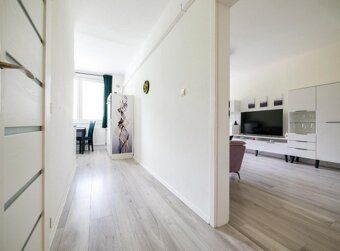 Ponúkame do nájmu 2 izbový byt s balkónom na Mikovíniho ul. 