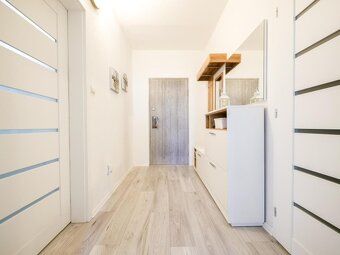 Ponúkame do nájmu 2 izbový byt s balkónom na Mikovíniho ul. 