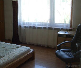 Predám rodinný dom napojený na všetky inžinierske siete v Re