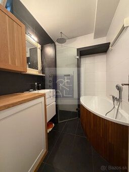 Ponúkame na prenájom priestranný 3-izbový byt v centre Nitry