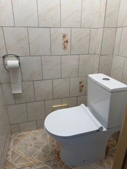 Typ: 3-izbový byt Ulica: Kolárovská Obec: Zemianska Olča
Rea