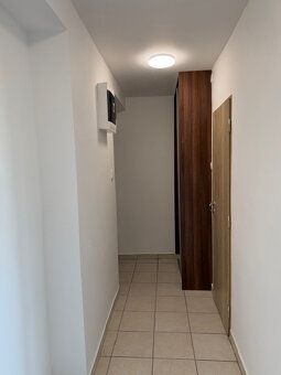 Typ: 3-izbový byt Ulica: Kolárovská Obec: Zemianska Olča
Rea