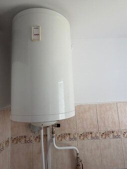 Typ: 3-izbový byt Ulica: Kolárovská Obec: Zemianska Olča
Rea