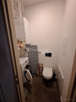 F003-212-PAHO
Bývanie s dušou v srdci Nitry: Dizajnový loft 