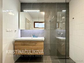 Ponúkam Vám na predaj trojizbový investičný apartmán v novov