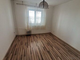 Na predaj:3-izbový byt s balkónom v Lučenci – Rúbanisko I
Po