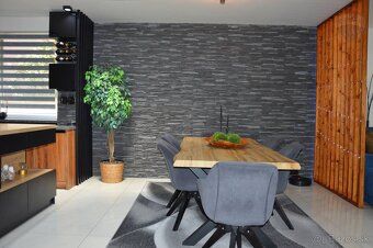 Exkluzívne iba u nás.
Realitná kancelária REMAX ponúka na pr