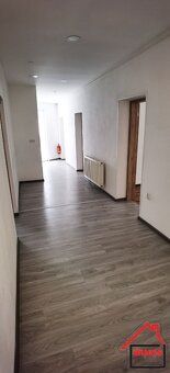 Ponúkame Vám na predaj administratívnu budovu so skladovým p
