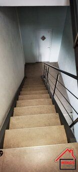 Ponúkame Vám na predaj administratívno/skladovú budovu  v Se