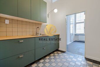 Juraj Kolárik +421 918 938 737 e-mail:
V2 real estate ponúka
