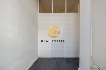 Juraj Kolárik +421 918 938 737 e-mail:
V2 real estate ponúka