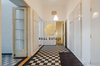 Juraj Kolárik +421 918 938 737 e-mail:
V2 real estate ponúka