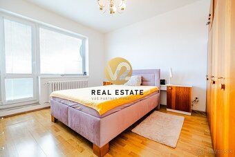 Maroš Vereš +421 904 086 200 e-mail:
V2 real estate ponúka n