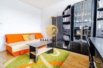 Maroš Vereš +421 904 086 200 e-mail:
V2 real estate ponúka n