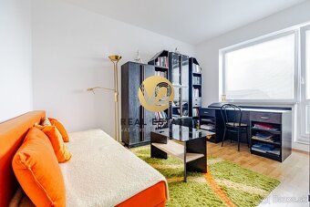 Maroš Vereš +421 904 086 200 e-mail:
V2 real estate ponúka n