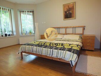 Maroš Vereš +421 904 086 200 e-mail:
V2 real estate ponúka n