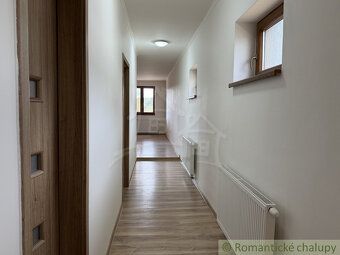 Malý, avšak útulný vidiecky domček sa nachádza na začiatku p