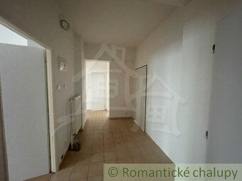 Tento jedinečný komplex dvoch samostatných budov na rozľahlo