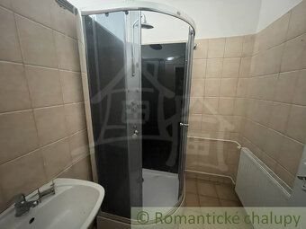 Tento jedinečný komplex dvoch samostatných budov na rozľahlo
