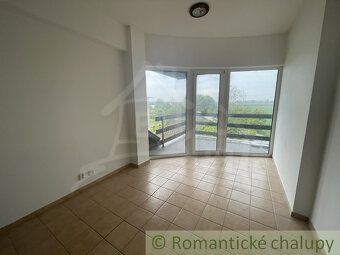 Tento jedinečný komplex dvoch samostatných budov na rozľahlo