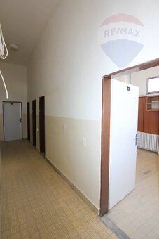 Exkluzívne ponúkame na prenájom obchodné priestory o výmere 