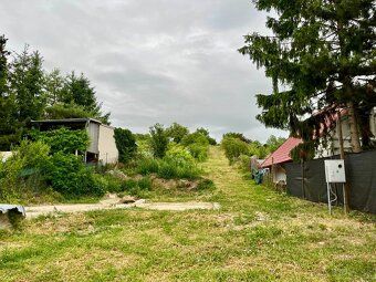 Máte sen o pokojnom bývaní v prírode, no nechcete sa vzdať v