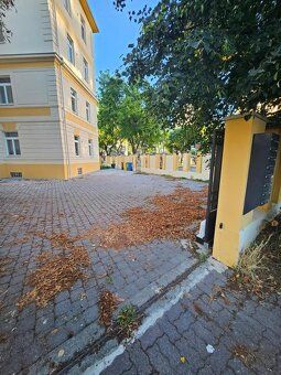Ponúkame na prenájom priestranný 4-izb. byt nachádzajúci sa 