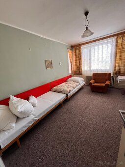 Ponúkame na predaj rodinný dom v pôvodnom stave , nachádza v