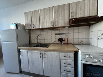 NA PRENÁJOM: Útulný 3-izbový byt s loggiou – Nitra, Murániho