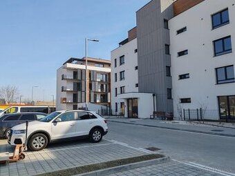 V ponuke prenájom uzamykateľnej garáže s rozmermy 5,7 x 2,85