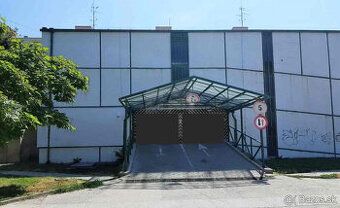 V ponuke prenájom uzamykateľnej garáže s rozmermy 5,7 x 2,85