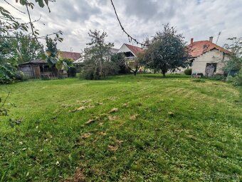 3 izbový dom, polovica domu podpivničena, 1106m2, studňa, ob