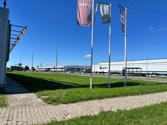 Prenajmem cast pozemku cca 300m2 na vystavenie aut, techniky
