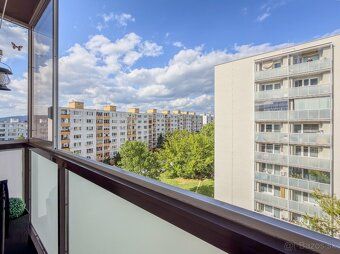 Ponúkame na predaj priestranný 2-izbový byt s výmerou 61 m²,