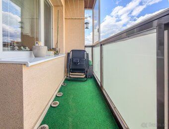 Ponúkame na predaj priestranný 2-izbový byt s výmerou 61 m²,