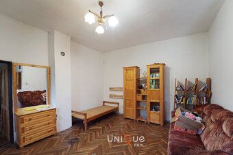 Ponúkame na predaj výnimočnú poľnohospodársku usadlosť s vým