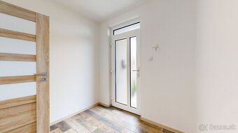 Ponúkame na predaj moderný, samostatne stojaci rodinný dom v