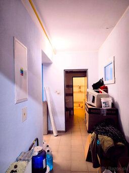 ponúka so súhlasom majiteľa na predaj RODINNÝ DOM v obci OSL