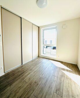 Znížená cena Ponúkame na predaj moderný 5-izbový dvojpodlažn