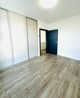 Znížená cena Ponúkame na predaj moderný 5-izbový dvojpodlažn