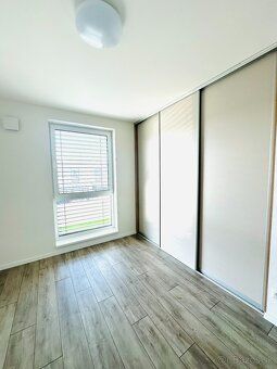 Znížená cena Ponúkame na predaj moderný 5-izbový dvojpodlažn