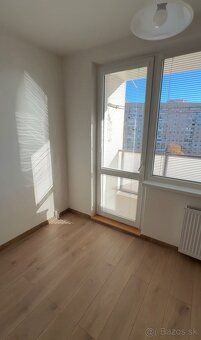 Izba sa nachádza na Ludmanskej 1. 2 minúty od Auparku. V izb