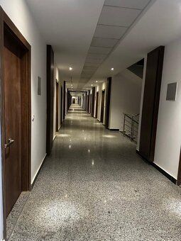 Ponúkam na predaj štúdiový apartmán s rozlohou 39 m² v novom