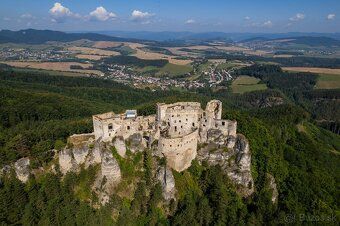 STAVEBNÝ POZEMOK POD HRADOM LIETAVA
Georgi Conev vám ponúka 