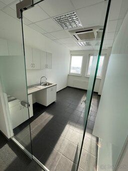 Ponúkame na prenájom moderné kancelárske priestory v dvoch z
