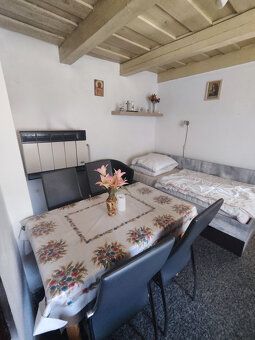 Ponúkame na predaj starší rodinný dom v obci Lehota, ktorá j